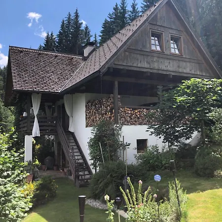 Charmantes In Erhoehter Aussichtslage