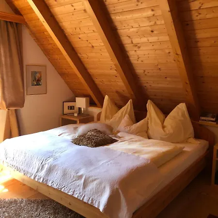 Charmantes In Erhoehter Aussichtslage