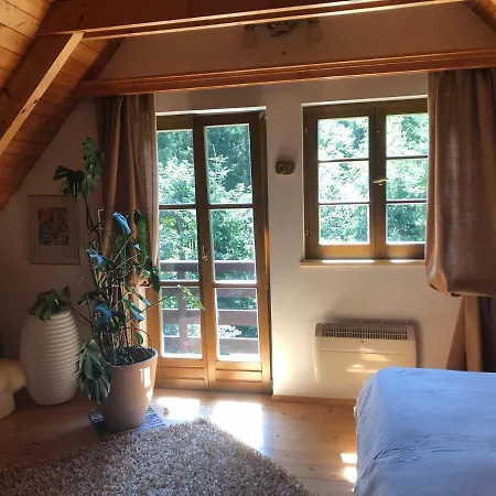 Villa Charmantes In Erhoehter Aussichtslage *