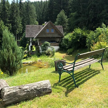 Villa Charmantes In Erhoehter Aussichtslage *