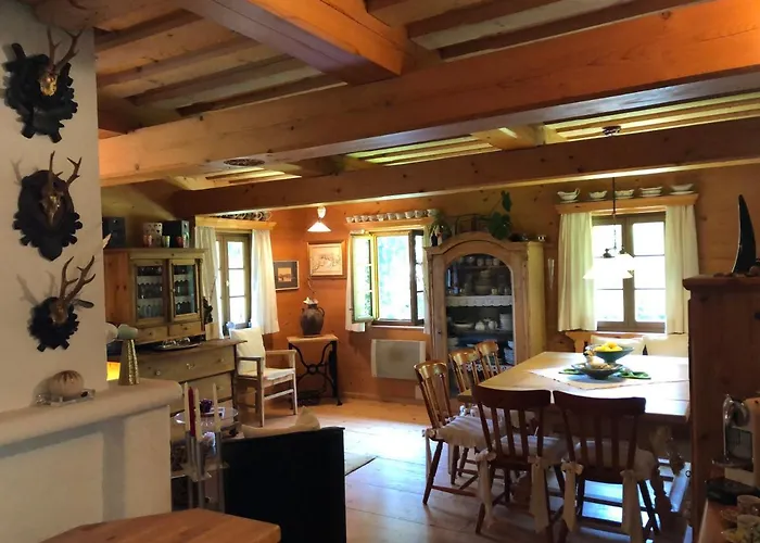 Charmantes In Erhoehter Aussichtslage Villa *