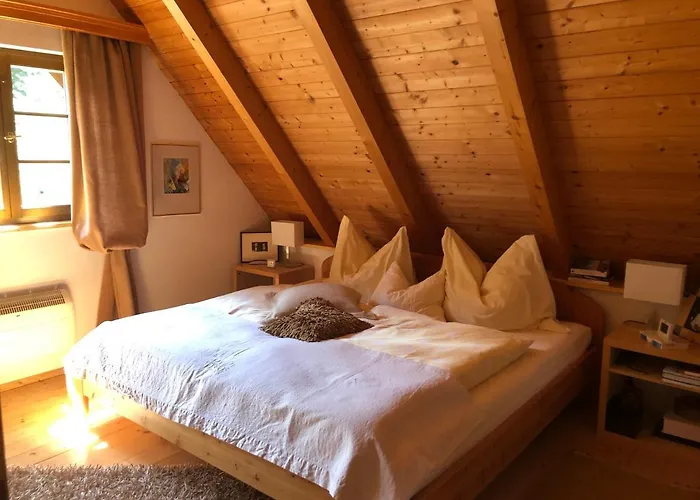 Charmantes In Erhoehter Aussichtslage