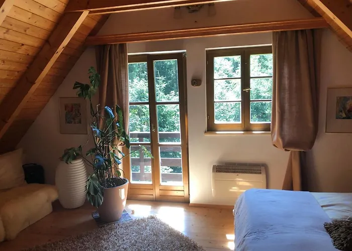 Villa Charmantes In Erhoehter Aussichtslage *