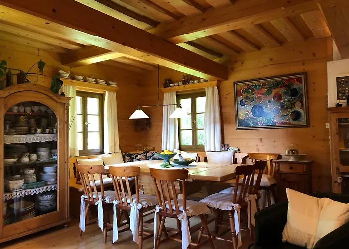 Villa Charmantes In Erhoehter Aussichtslage